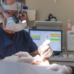 Comment trouver un dentiste qui est aussi chirurgien en cas d'urgence?