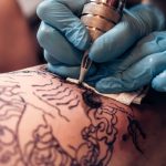 Art, Jeux et Business : Comment le monde du tatouage influence l'industrie du jeu