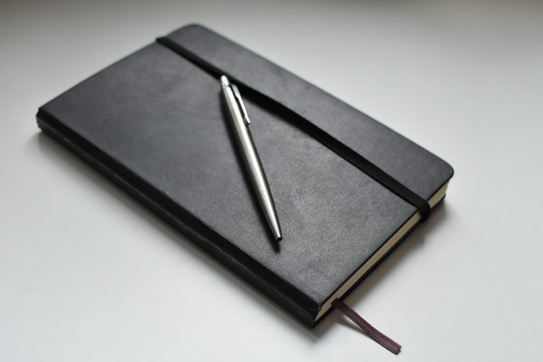 Carnet noir à élastique et stylo, pour les carnets de travail
