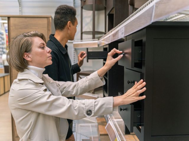 IKEA ou Leroy Merlin pour mobilier pas cher : quel choix ?