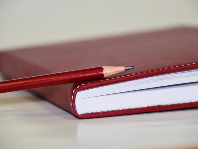 Lire les mentions et traductions dans une édition